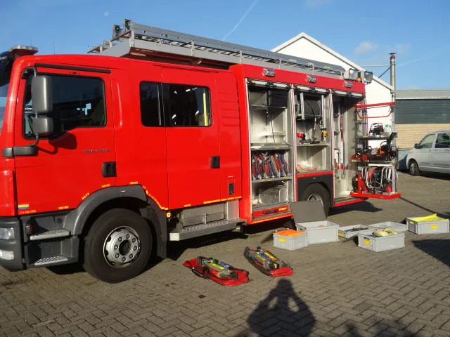 MAN TGM 15.250 FIRE TRUCK,2000 LITER TANK, FOAM TANK, AIRCO,WITH EQUIPMENT - Пожарная машина: фото 2 MAN TGM 15.250 FIRE TRUCK,2000 LITER TANK, FOAM TANK, AIRCO,WITH EQUIPMENT - Пожарная машина: фото 2