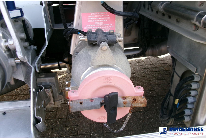 Грузовик-цистерна Renault Premium 300 4x2 fuel tank 14.2 m3 / 4 comp: фото 12