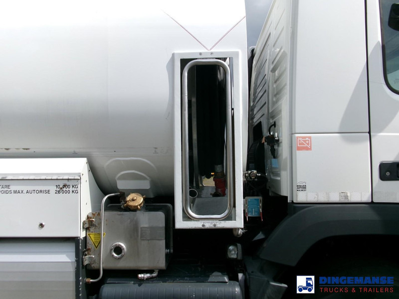 Volvo FM 380 6X2 fuel tank 20.6 m3 / 4 comp - Грузовик-цистерна: фото 5 Volvo FM 380 6X2 fuel tank 20.6 m3 / 4 comp - Грузовик-цистерна: фото 5