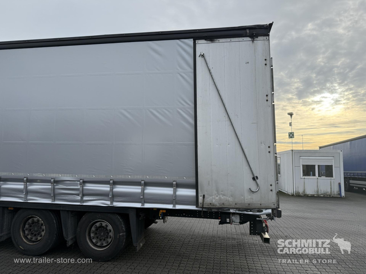 SCHMITZ Auflieger Curtainsider Mega - Тентованный полуприцеп: фото 2 SCHMITZ Auflieger Curtainsider Mega - Тентованный полуприцеп: фото 2