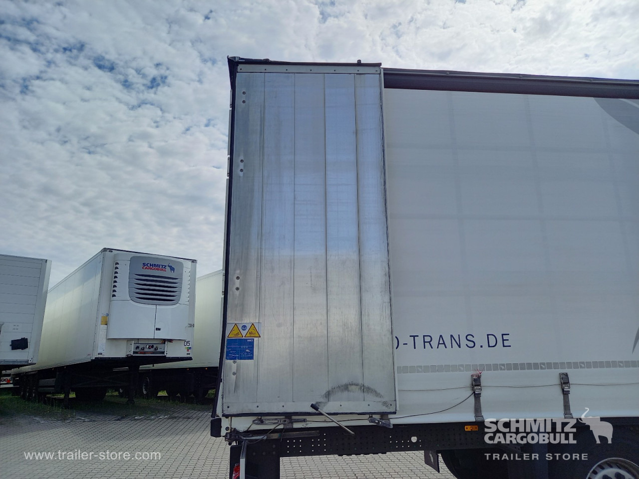 SCHMITZ Auflieger Curtainsider Standard - Тентованный полуприцеп: фото 2 SCHMITZ Auflieger Curtainsider Standard - Тентованный полуприцеп: фото 2