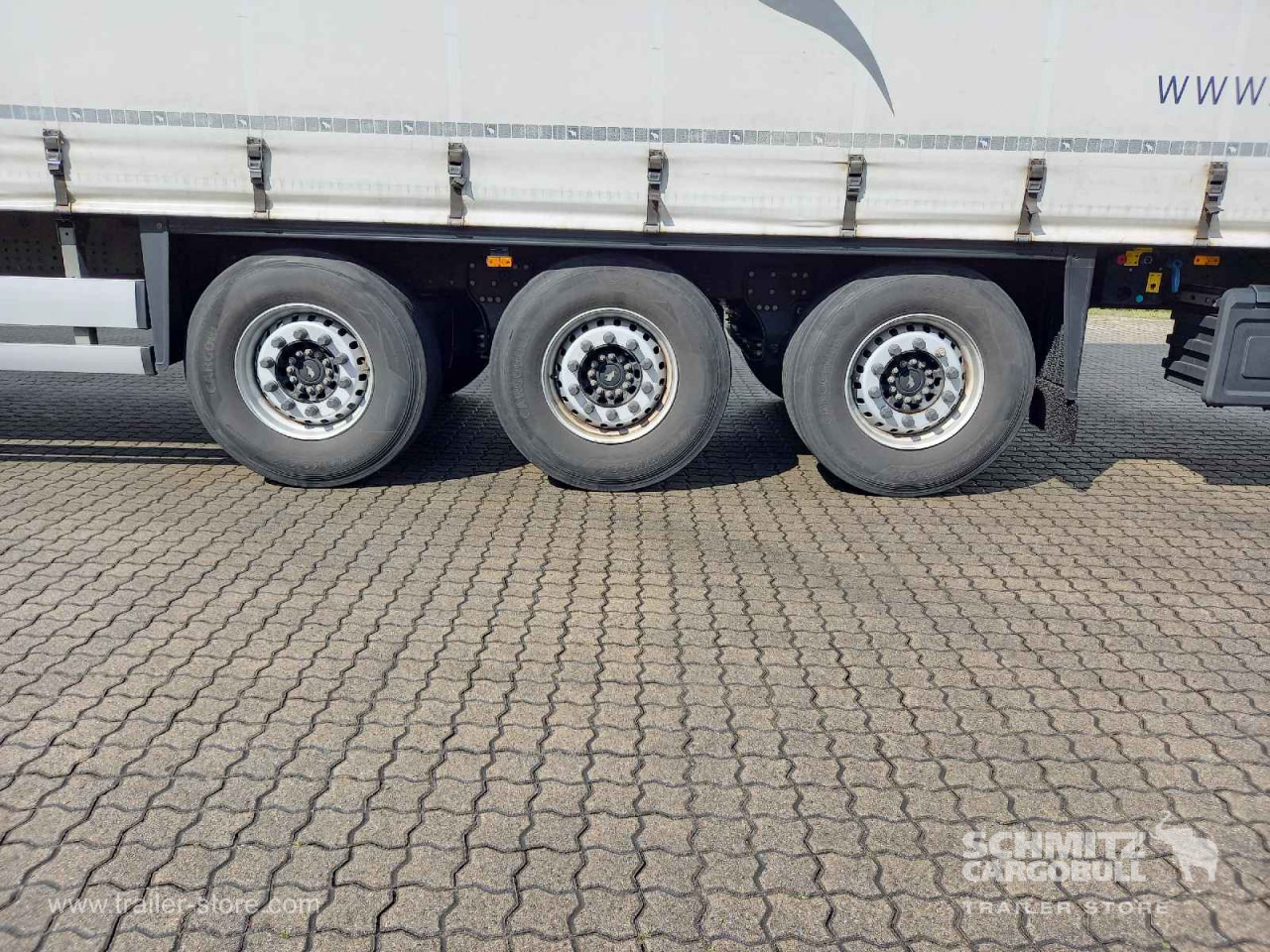 SCHMITZ Auflieger Curtainsider Standard - Тентованный полуприцеп: фото 2 SCHMITZ Auflieger Curtainsider Standard - Тентованный полуприцеп: фото 2