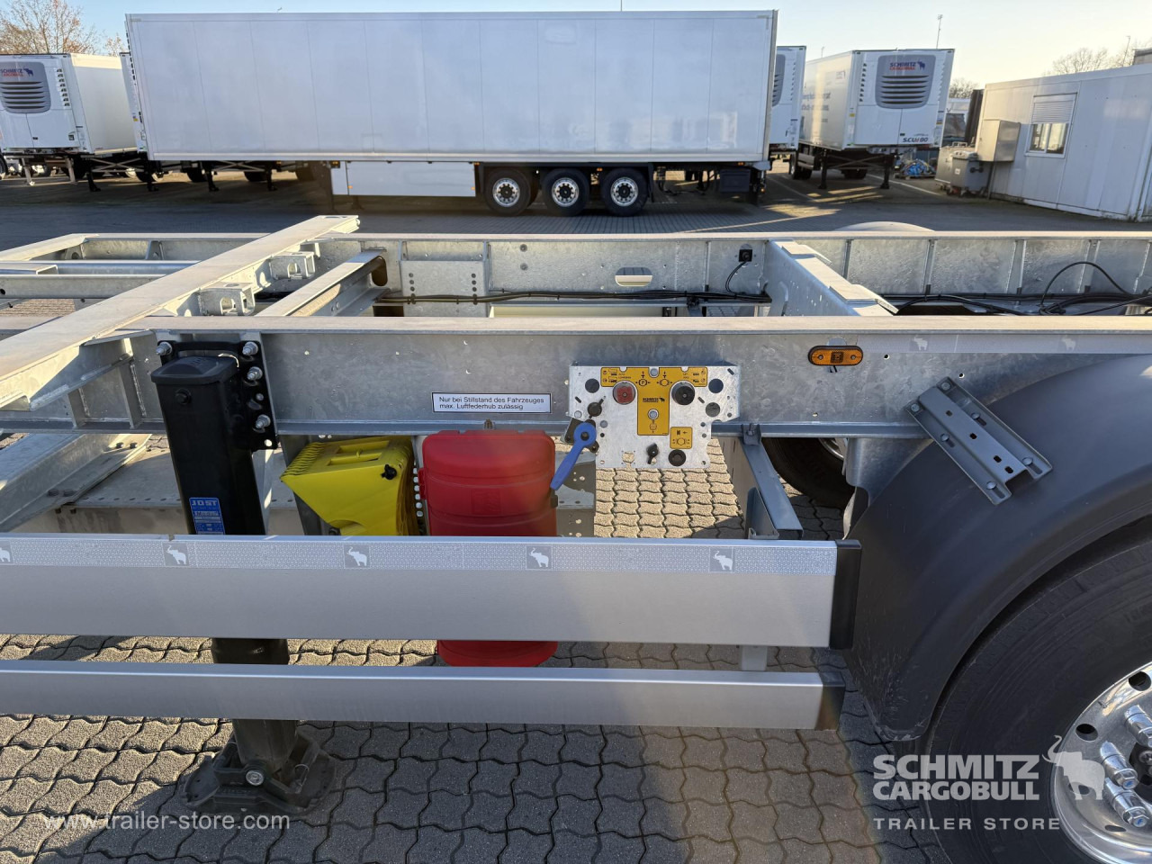 SCHMITZ Zentralachsanhänger Wechselfahrgestell Standard - Прицеп-контейнеровоз/ Сменный кузов: фото 2 SCHMITZ Zentralachsanhänger Wechselfahrgestell Standard - Прицеп-контейнеровоз/ Сменный кузов: фото 2
