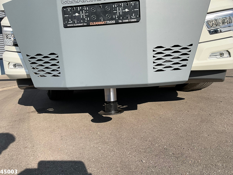 Фото интерьера 1: Новый Автоманипулятор DAF FAX XF 530 HMF 95 Tonmeter laadkraan + Fly-Jib NEW & UNUSED!