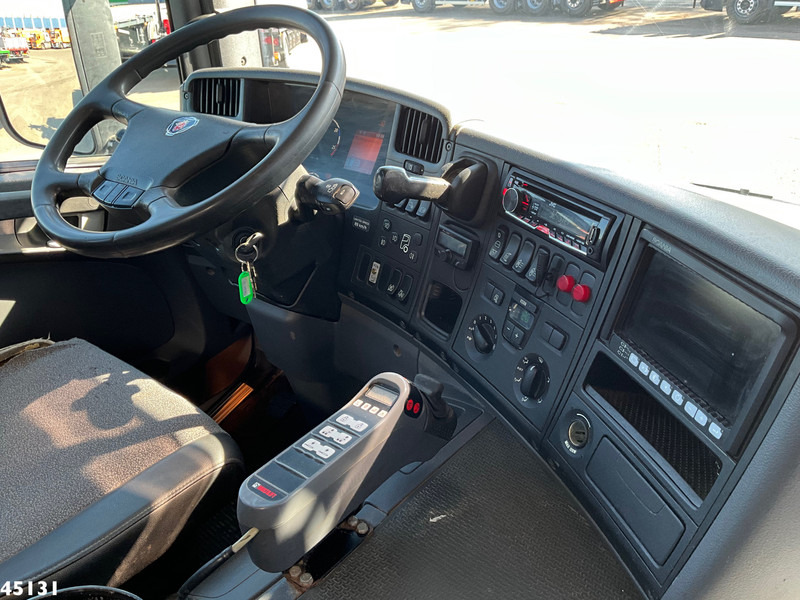 Фото интерьера 3: Scania P 380 8x4 Euro 5 Hiab 21 Tonmeter laadkraan Just 244.337 km! в лизинг Scania P 380 8x4 Euro 5 Hiab 21 Tonmeter laadkraan Just 244.337 km!