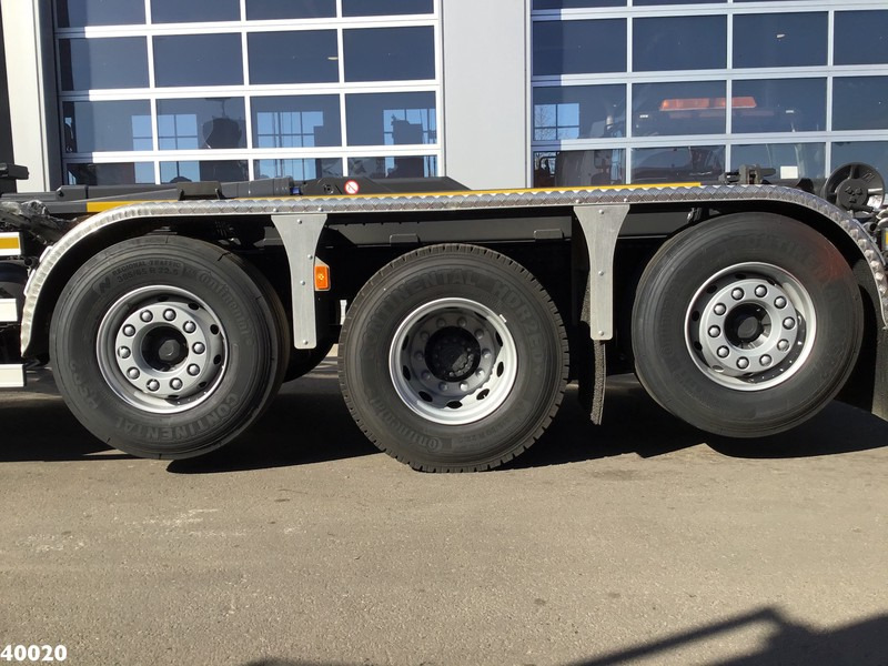 Фото интерьера 1: Крюковой мультилифт, Автоманипулятор Volvo FM 420 8x2 HMF 28 ton/meter laadkraan Welvaarts weighing system