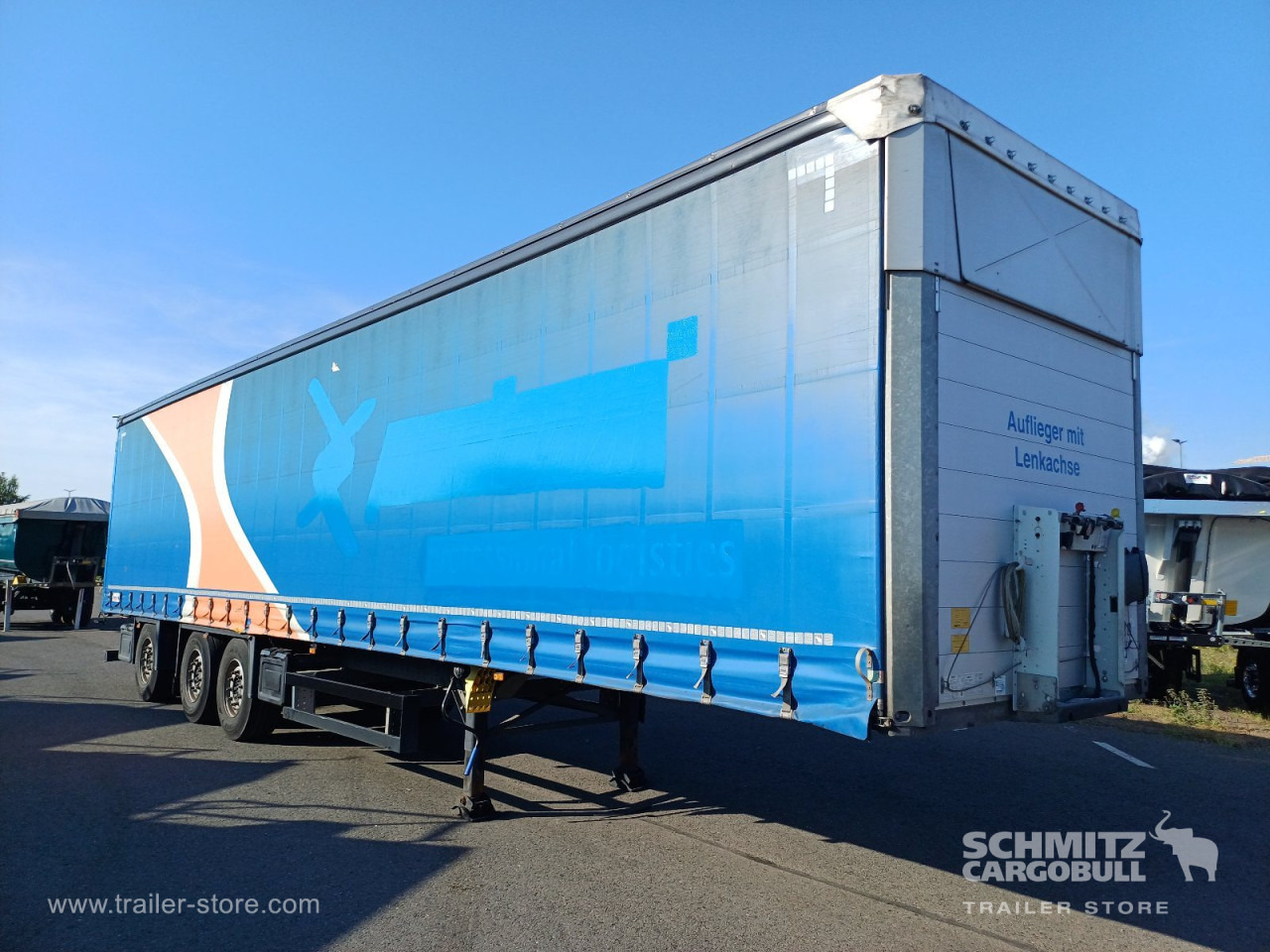 SCHMITZ Auflieger Curtainsider Standard Forklift holder - Тентованный полуприцеп: фото 1 SCHMITZ Auflieger Curtainsider Standard Forklift holder - Тентованный полуприцеп: фото 1