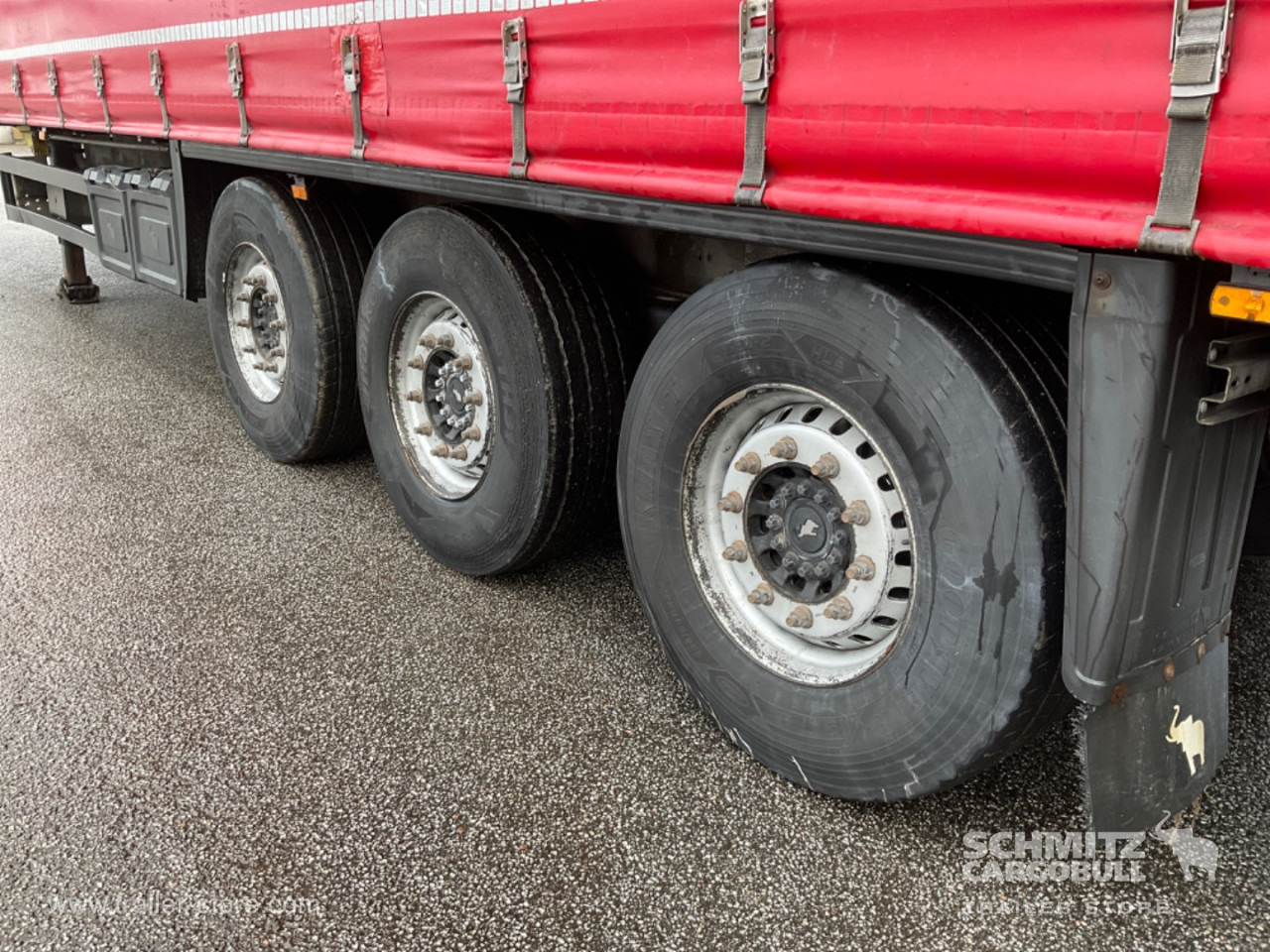 SCHMITZ Curtainsider Standard Forklift holder - Тентованный полуприцеп: фото 3 SCHMITZ Curtainsider Standard Forklift holder - Тентованный полуприцеп: фото 3