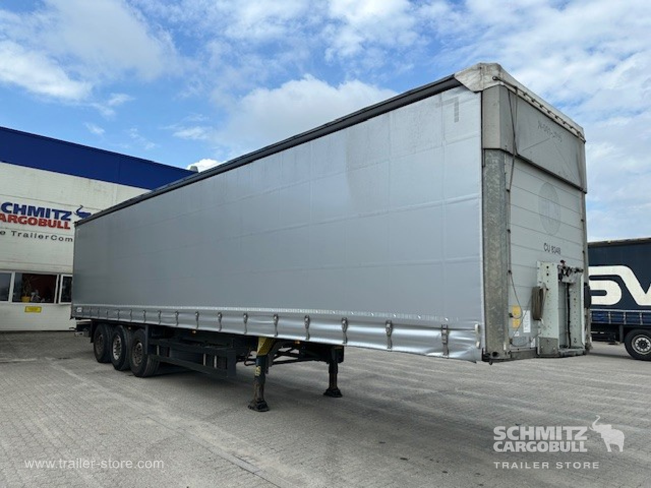 SCHMITZ Curtainsider Standard Forklift holder - Тентованный полуприцеп: фото 1 SCHMITZ Curtainsider Standard Forklift holder - Тентованный полуприцеп: фото 1