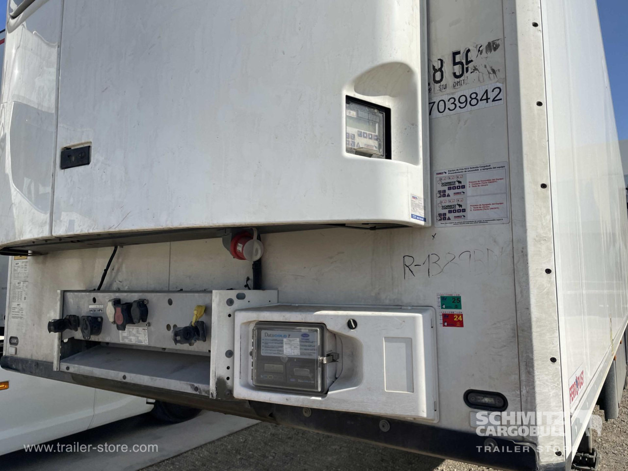 SCHMITZ Semiremolque Frigo Standard - Изотермический полуприцеп: фото 2 SCHMITZ Semiremolque Frigo Standard - Изотермический полуприцеп: фото 2
