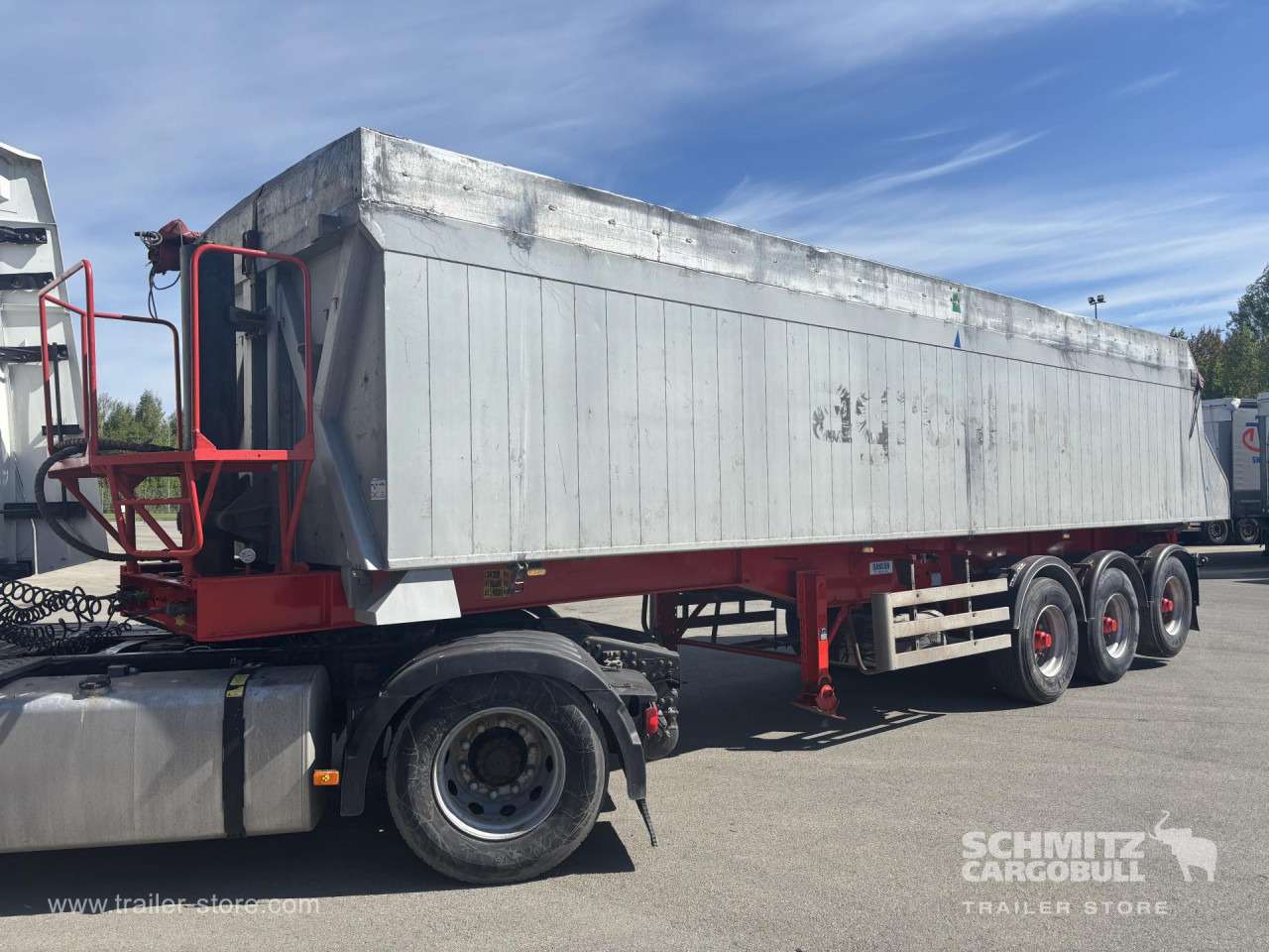 Tipper Alu-square sided body 40m³ - Самосвальный полуприцеп: фото 5 Tipper Alu-square sided body 40m³ - Самосвальный полуприцеп: фото 5