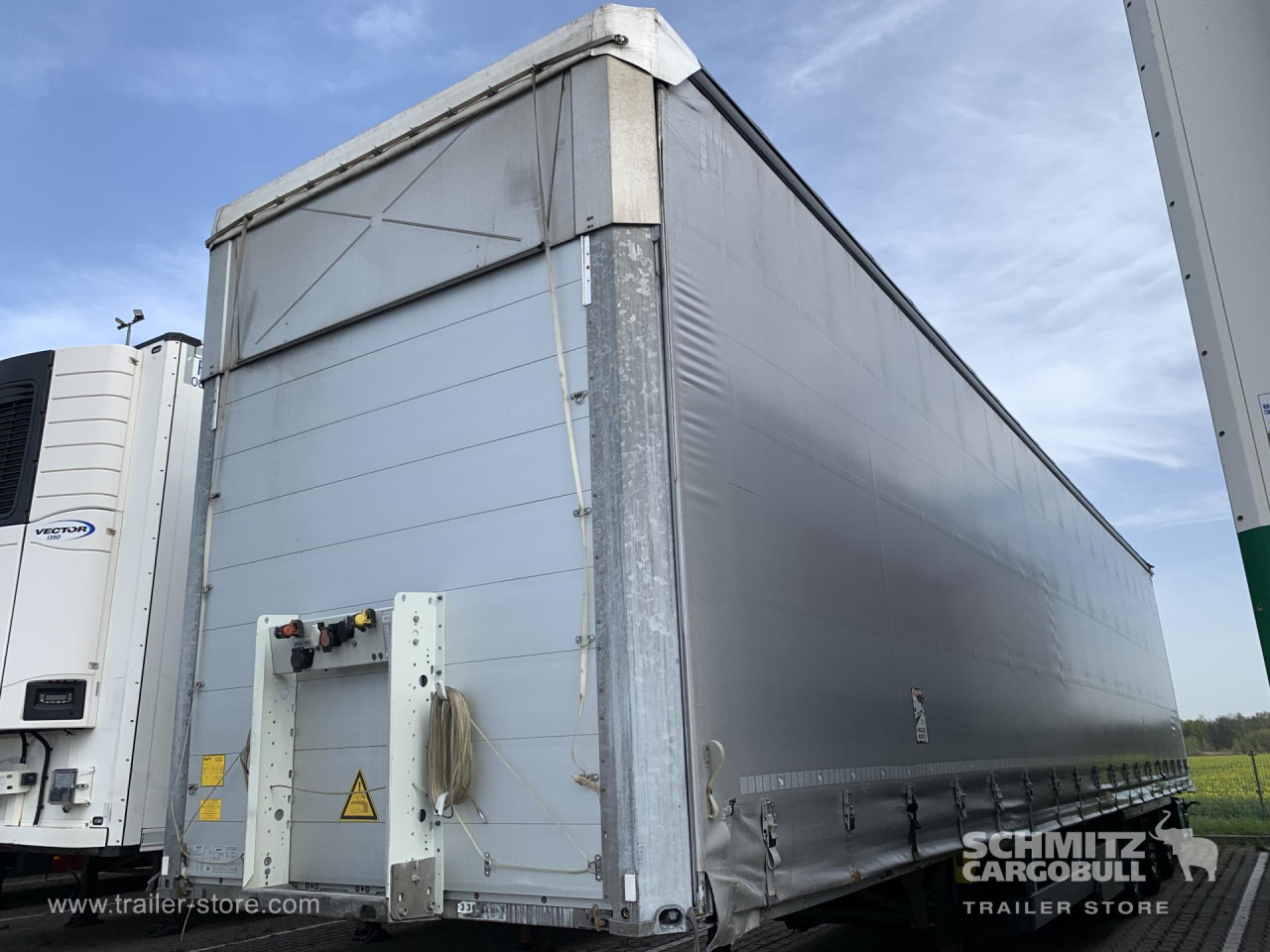 SCHMITZ Curtainsider Mega - Тентованный полуприцеп: фото 1 SCHMITZ Curtainsider Mega - Тентованный полуприцеп: фото 1