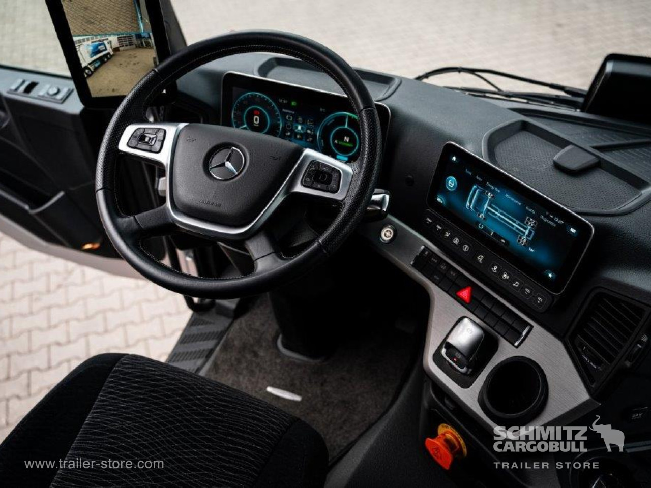 Фото интерьера 1: Тягач MERCEDES-BENZ Standard tractor unit