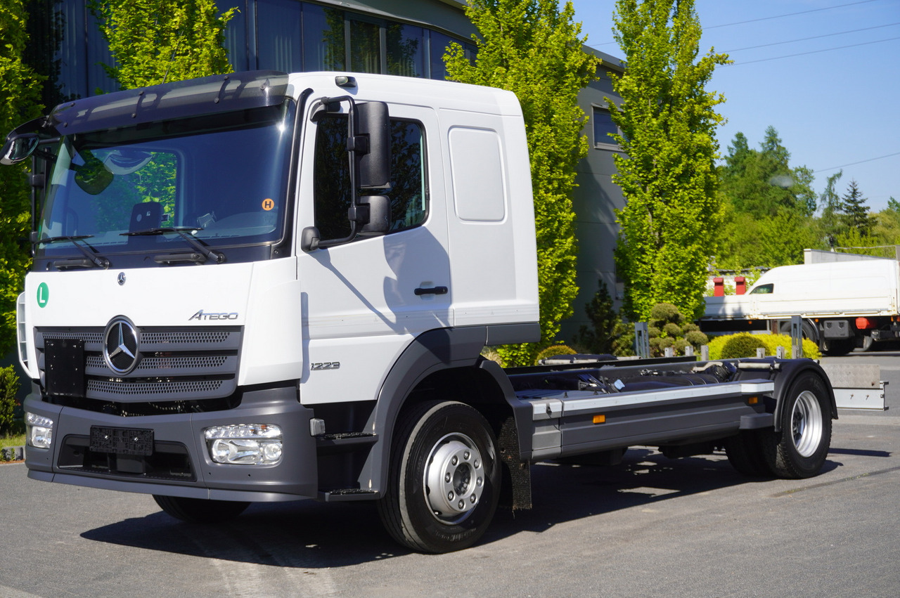 MERCEDES-BENZ 1223 / Full ADR / 440 cm chassis / Sleeper cab / 175 tho. km - Грузовик-шасси: фото 1 MERCEDES-BENZ 1223 / Full ADR / 440 cm chassis / Sleeper cab / 175 tho. km - Грузовик-шасси: фото 1