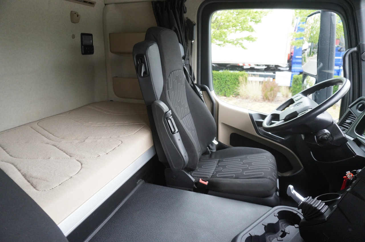 Рефрижератор MERCEDES-BENZ Actros 1824 / Refrigerator 22 EPAL / Carrier Supra 950 / Sleeping cabin: фото 25 Рефрижератор MERCEDES-BENZ Actros 1824 / Refrigerator 22 EPAL / Carrier Supra 950 / Sleeping cabin: фото 25