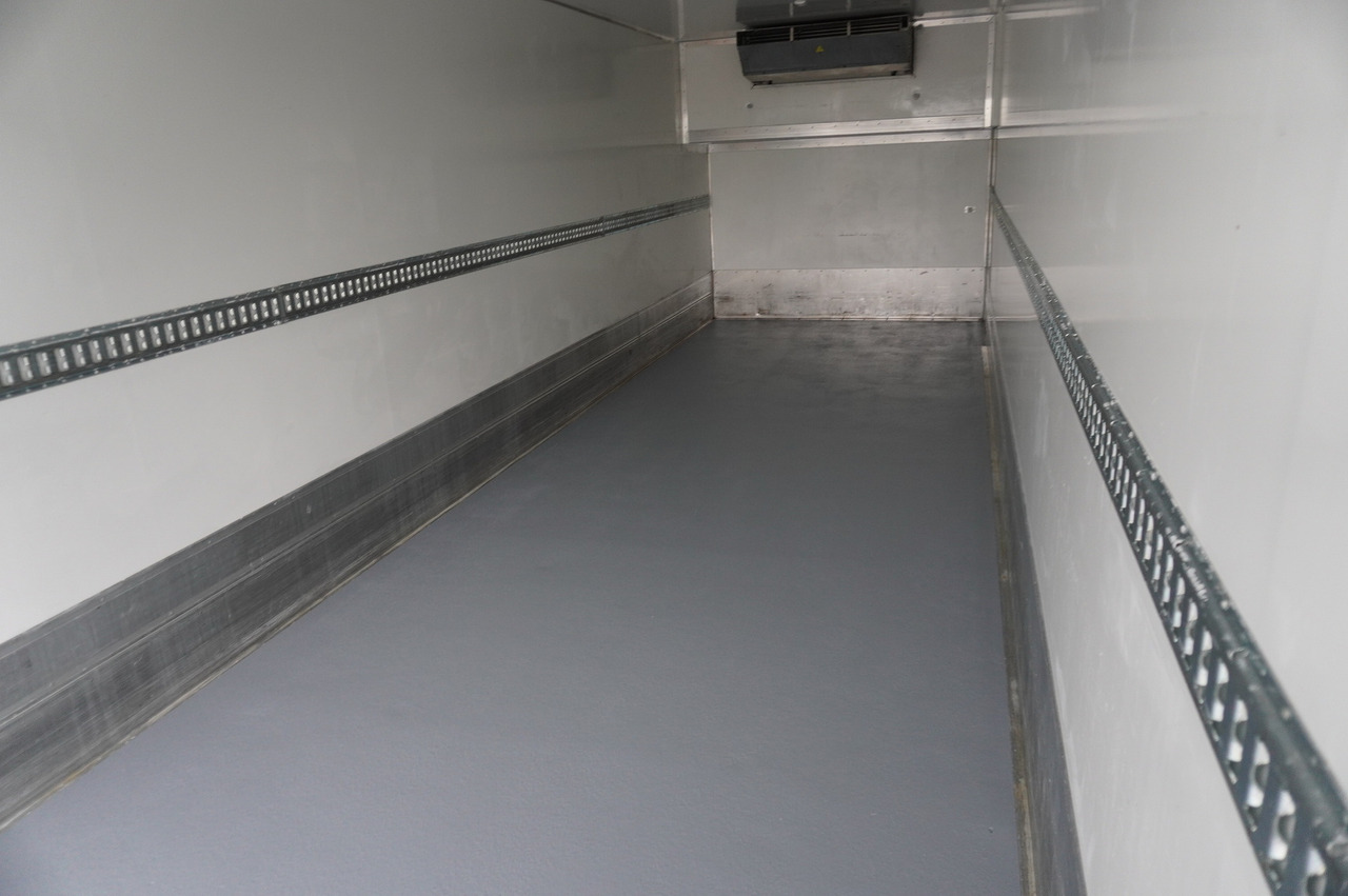 Рефрижератор MERCEDES-BENZ Actros 1824 / Refrigerator 22 EPAL / Carrier Supra 950 / Sleeping cabin: фото 11 Рефрижератор MERCEDES-BENZ Actros 1824 / Refrigerator 22 EPAL / Carrier Supra 950 / Sleeping cabin: фото 11
