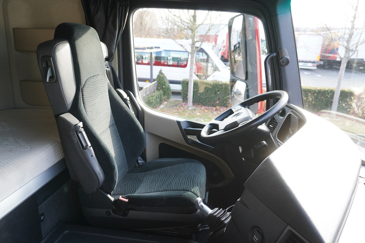 Тентованный грузовик MERCEDES-BENZ Actros 1835 E6 4×2 / Curtainsider 21 pallets / tail lift 1.5t: фото 11