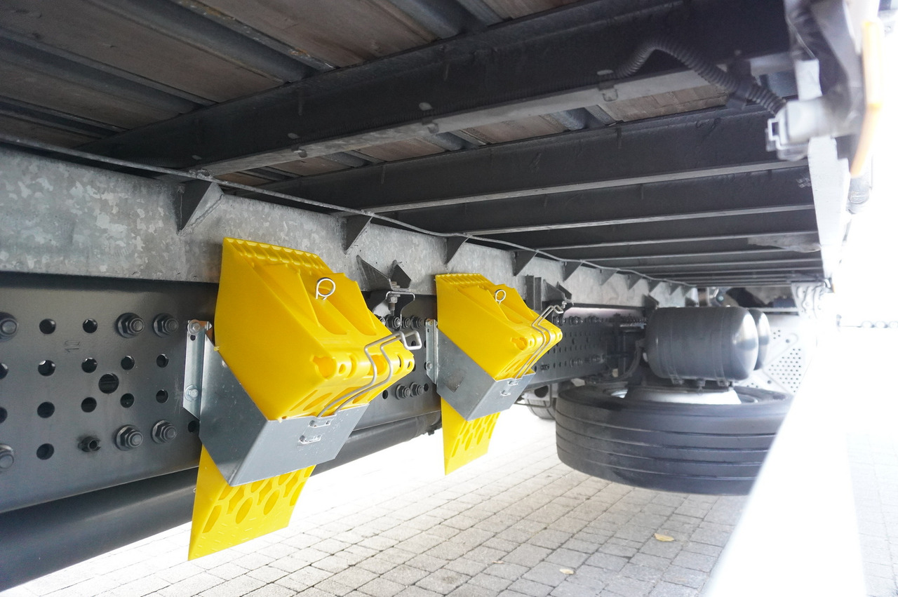 Тентованный грузовик MERCEDES-BENZ Actros 1835 E6 4×2 / Curtainsider 21 pallets / tail lift 1.5t: фото 25