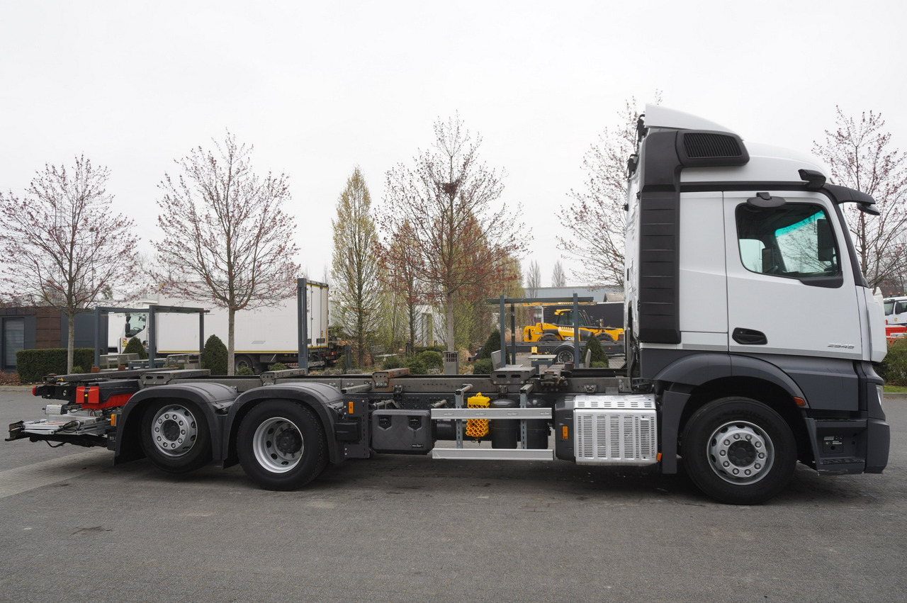 MERCEDES-BENZ Actros 2545 6×2 MP5 / FULL ADR / several units - Грузовик-контейнеровоз/ Сменный кузов: фото 2 MERCEDES-BENZ Actros 2545 6×2 MP5 / FULL ADR / several units - Грузовик-контейнеровоз/ Сменный кузов: фото 2