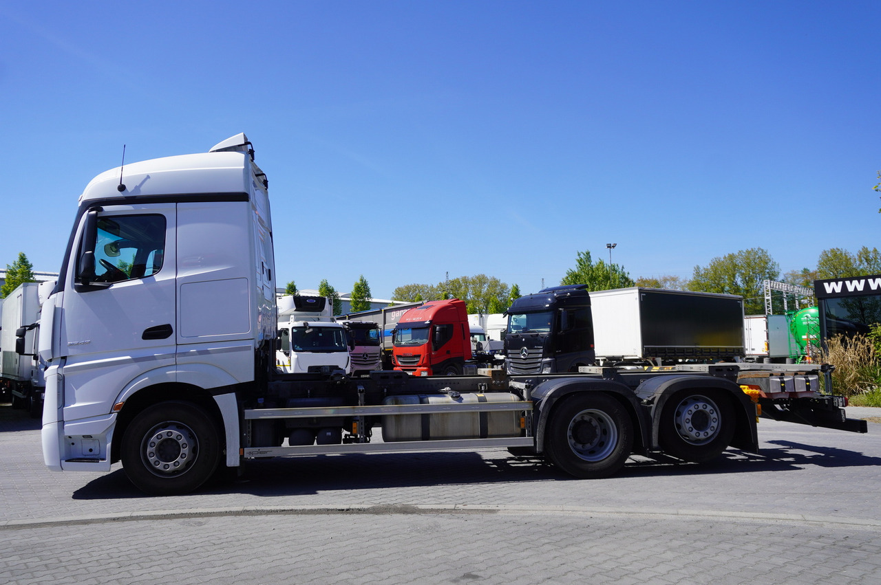 MERCEDES-BENZ Actros 2545 6×2 MP5 / Full ADR / BDF - Грузовик-контейнеровоз/ Сменный кузов: фото 2 MERCEDES-BENZ Actros 2545 6×2 MP5 / Full ADR / BDF - Грузовик-контейнеровоз/ Сменный кузов: фото 2