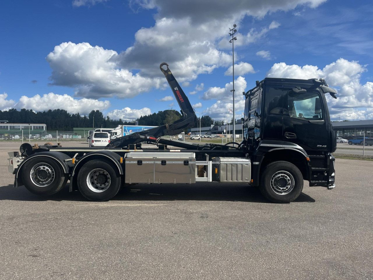MERCEDES-BENZ Arocs 2543 6x2*4 / 21t Hooklift HIAB ULT21Z56 / 2022 - Крюковой мультилифт: фото 4 MERCEDES-BENZ Arocs 2543 6x2*4 / 21t Hooklift HIAB ULT21Z56 / 2022 - Крюковой мультилифт: фото 4