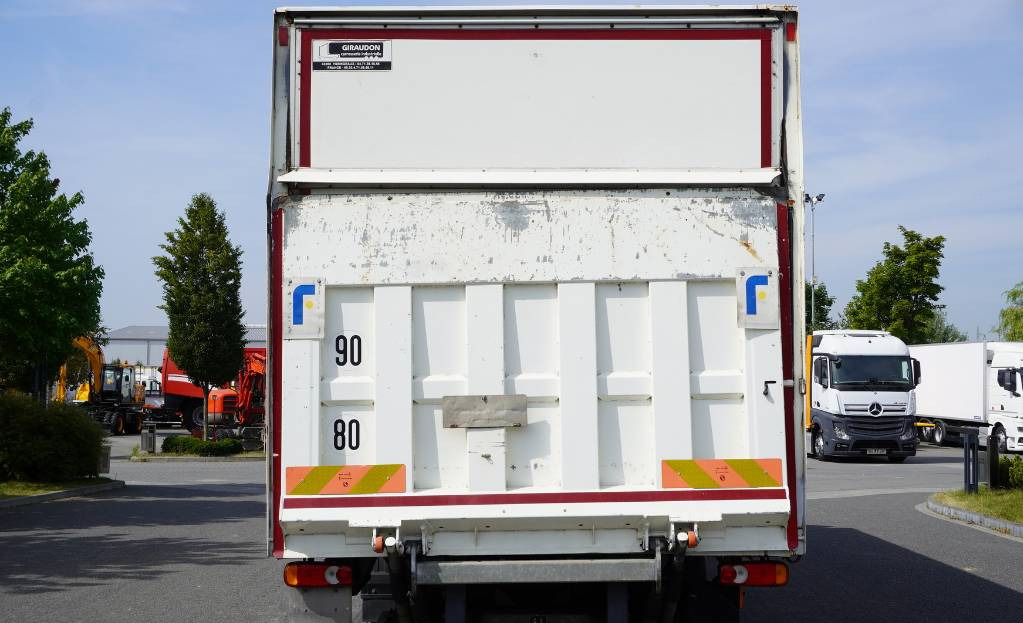 RENAULT Renault D12 E6 / Container 18 pallets / tail lift - Грузовик с закрытым кузовом: фото 4 RENAULT Renault D12 E6 / Container 18 pallets / tail lift - Грузовик с закрытым кузовом: фото 4