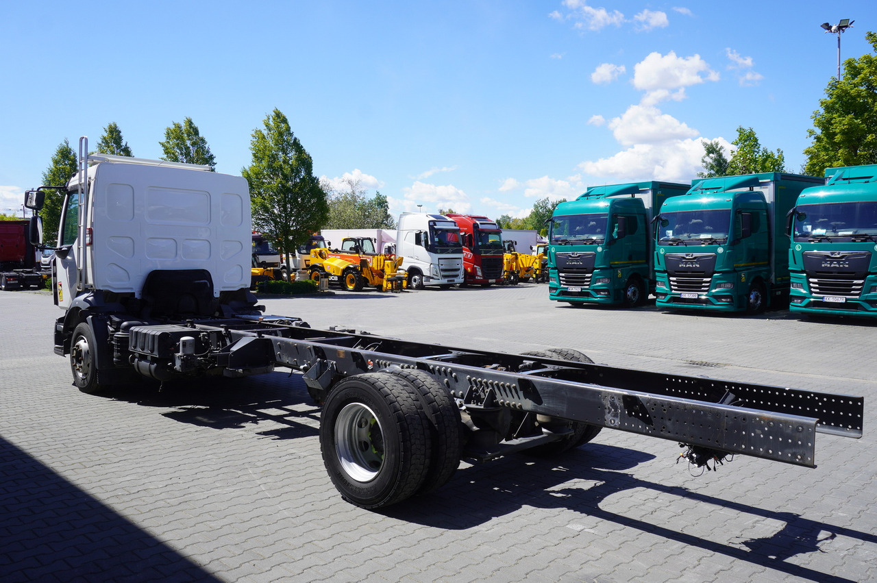 RENAULT Renault D16 / frame 7.3 m / Differential lock / 3 units - Грузовик-контейнеровоз/ Сменный кузов: фото 4 RENAULT Renault D16 / frame 7.3 m / Differential lock / 3 units - Грузовик-контейнеровоз/ Сменный кузов: фото 4