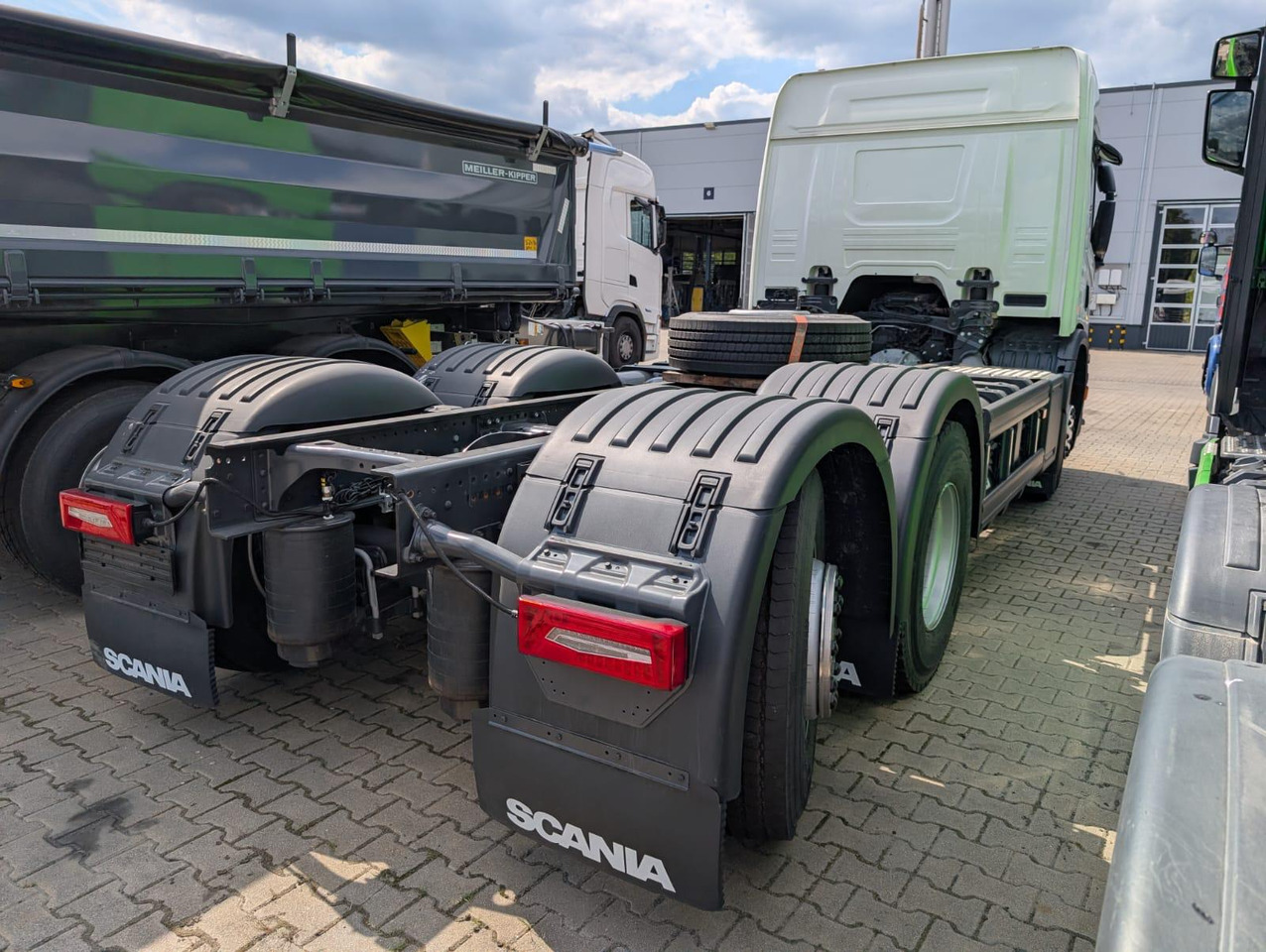 SCANIA P 340 B6x2*4NA / chassis frame / steering axle / CNG / large cab / 8 units - Грузовик-шасси: фото 3 SCANIA P 340 B6x2*4NA / chassis frame / steering axle / CNG / large cab / 8 units - Грузовик-шасси: фото 3