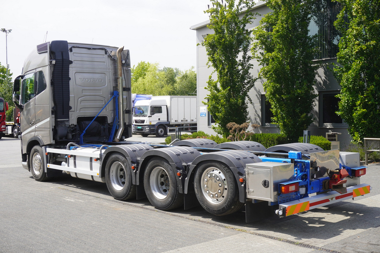 VOLVO FH16 750 8x4x4 / 750 HP! / Frame 685 cm / Steered 4th axle - Грузовик-шасси: фото 4 VOLVO FH16 750 8x4x4 / 750 HP! / Frame 685 cm / Steered 4th axle - Грузовик-шасси: фото 4
