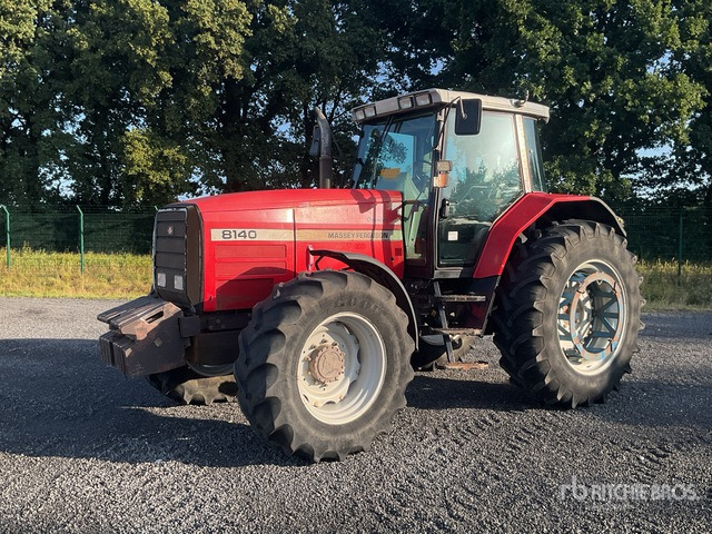 Massey Ferguson 8140 4WD Tractor - Трактор: фото 1 Massey Ferguson 8140 4WD Tractor - Трактор: фото 1