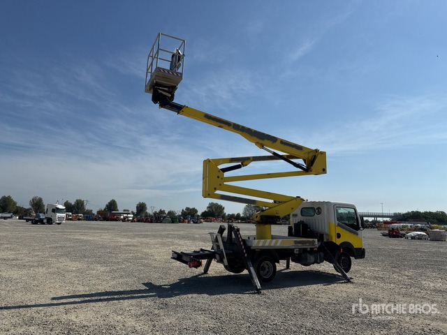 2011 Nissan Cabstar 2011 Socage DA320 20 m on Bucket Truck - Грузовик с подъемником: фото 3 2011 Nissan Cabstar 2011 Socage DA320 20 m on Bucket Truck - Грузовик с подъемником: фото 3