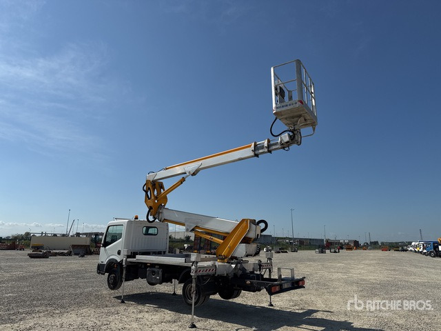 2011 Nissan Cabstar 35 - 11 2011 Multitel Pagliero MX250EX ... Bucket Truck - Грузовик с подъемником: фото 3 2011 Nissan Cabstar 35 - 11 2011 Multitel Pagliero MX250EX ... Bucket Truck - Грузовик с подъемником: фото 3