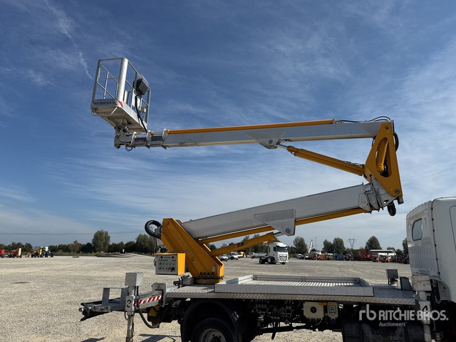 2011 Nissan Cabstar 35 - 11 2011 Multitel Pagliero MX250EX ... Bucket Truck - Грузовик с подъемником: фото 5 2011 Nissan Cabstar 35 - 11 2011 Multitel Pagliero MX250EX ... Bucket Truck - Грузовик с подъемником: фото 5
