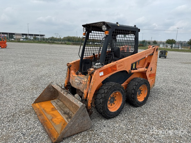 2012 Komatsu SK714-2 High Flow Skid Steer Loader - Мини-погрузчик с бортовым поворотом: фото 1 2012 Komatsu SK714-2 High Flow Skid Steer Loader - Мини-погрузчик с бортовым поворотом: фото 1