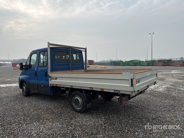 2015 Iveco Daily 33-110 Crew Cab Flatbed Truck - Малотоннажный бортовой грузовик: фото 2 2015 Iveco Daily 33-110 Crew Cab Flatbed Truck - Малотоннажный бортовой грузовик: фото 2
