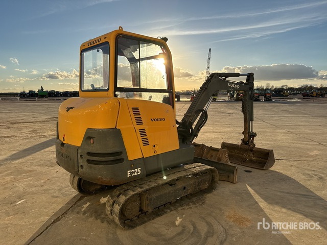 2001 Volvo 281 Mini-Pelle Mini Excavator: <6.6t - Мини-экскаватор: фото 3 2001 Volvo 281 Mini-Pelle Mini Excavator: <6.6t - Мини-экскаватор: фото 3