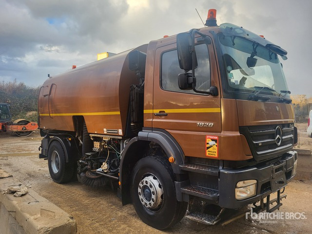 2005 Mercedes AXOR 1828 2005 Bucher Optifant70 on Balayeuse Sweeper Truck - Подметально-уборочная машина: фото 2 2005 Mercedes AXOR 1828 2005 Bucher Optifant70 on Balayeuse Sweeper Truck - Подметально-уборочная машина: фото 2