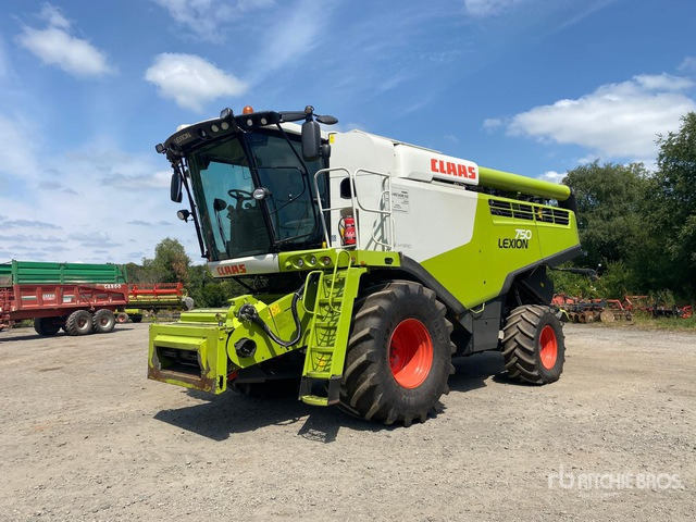 2018 Claas Lexion 750 with header and header trailer Combine Harvester - Косилка-измельчитель/ Мульчер: фото 1 2018 Claas Lexion 750 with header and header trailer Combine Harvester - Косилка-измельчитель/ Мульчер: фото 1