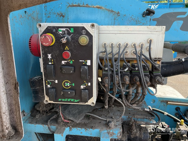 2010 Nifty-Lift HR15N 2WD Hybrid Telescopic Boom Lift - Косилка-измельчитель/ Мульчер: фото 5 2010 Nifty-Lift HR15N 2WD Hybrid Telescopic Boom Lift - Косилка-измельчитель/ Мульчер: фото 5