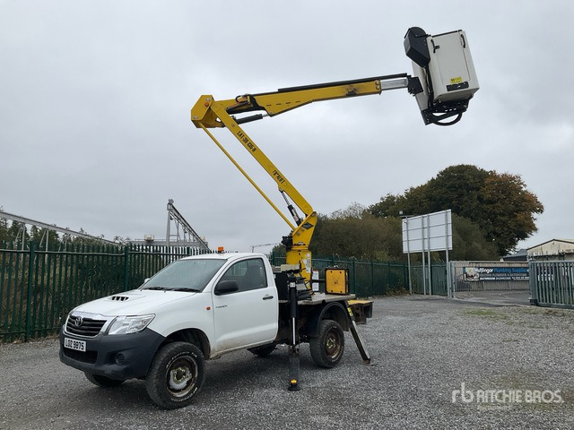 2018 Toyota Hilux 2018 Versalift LAT-38-135-H on 4x4 Bucket Truck - Грузовик с подъемником: фото 2 2018 Toyota Hilux 2018 Versalift LAT-38-135-H on 4x4 Bucket Truck - Грузовик с подъемником: фото 2