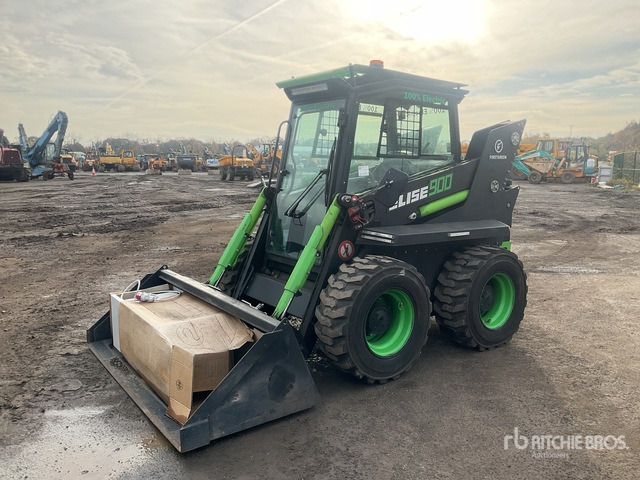 Kovaco Elise 900 Skid Steer Loader - Мини-погрузчик с бортовым поворотом: фото 1 Kovaco Elise 900 Skid Steer Loader - Мини-погрузчик с бортовым поворотом: фото 1