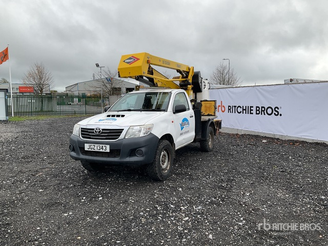 Toyota Hilux Bucket Truck - Грузовик с подъемником: фото 4 Toyota Hilux Bucket Truck - Грузовик с подъемником: фото 4