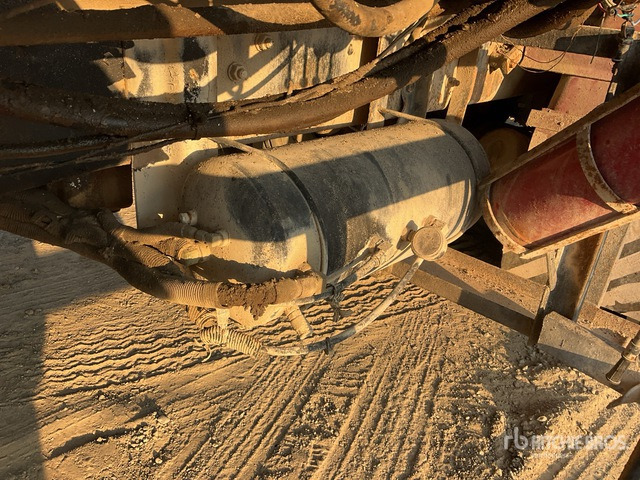 1999 Mack MR688S 1999 Schwing 32/28 XL 32 m on 6x4 Concrete Pump Truck - Автобетононасос: фото 4 1999 Mack MR688S 1999 Schwing 32/28 XL 32 m on 6x4 Concrete Pump Truck - Автобетононасос: фото 4