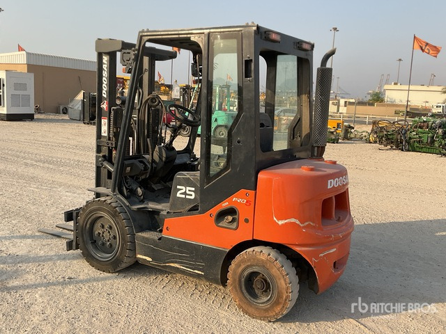 2014 Doosan D25S-2 2.5 ton Forklift - Дизельный погрузчик: фото 5 2014 Doosan D25S-2 2.5 ton Forklift - Дизельный погрузчик: фото 5