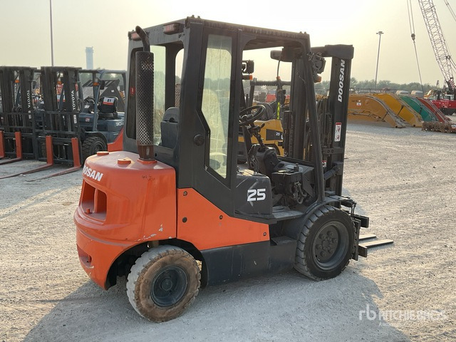 2014 Doosan D25S-2 2.5 ton Forklift - Дизельный погрузчик: фото 4 2014 Doosan D25S-2 2.5 ton Forklift - Дизельный погрузчик: фото 4
