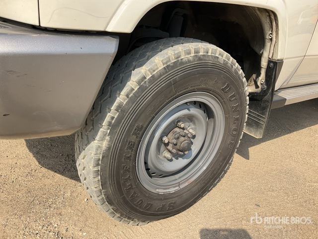 2014 Toyota Land Cruiser LX 76L 4x4 SUV - Внедорожник: фото 5 2014 Toyota Land Cruiser LX 76L 4x4 SUV - Внедорожник: фото 5