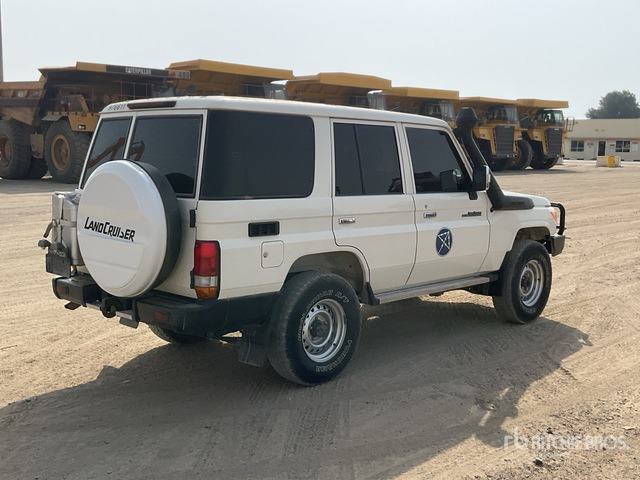 2021 Toyota Land Cruiser 76L 4x4 SUV - Внедорожник: фото 3 2021 Toyota Land Cruiser 76L 4x4 SUV - Внедорожник: фото 3