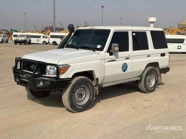 2021 Toyota Land Cruiser 76L 4x4 SUV - Внедорожник: фото 2 2021 Toyota Land Cruiser 76L 4x4 SUV - Внедорожник: фото 2