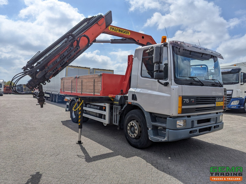 DAF 75.240 4x2 Dagcab Euro1 - Haarkarm 14T + Palfinger PK11000 - Afstandsbediening - Крюковой мультилифт, Автоманипулятор: фото 4 DAF 75.240 4x2 Dagcab Euro1 - Haarkarm 14T + Palfinger PK11000 - Afstandsbediening - Крюковой мультилифт, Автоманипулятор: фото 4