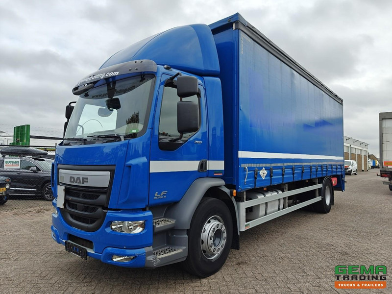 DAF FA LF280 4x2 Dagcab Euro6 - 6CIL - SchuifzeilenBak 7.5m + Laadklep 2500kg - HH Vloer - Тентованный грузовик: фото 1 DAF FA LF280 4x2 Dagcab Euro6 - 6CIL - SchuifzeilenBak 7.5m + Laadklep 2500kg - HH Vloer - Тентованный грузовик: фото 1